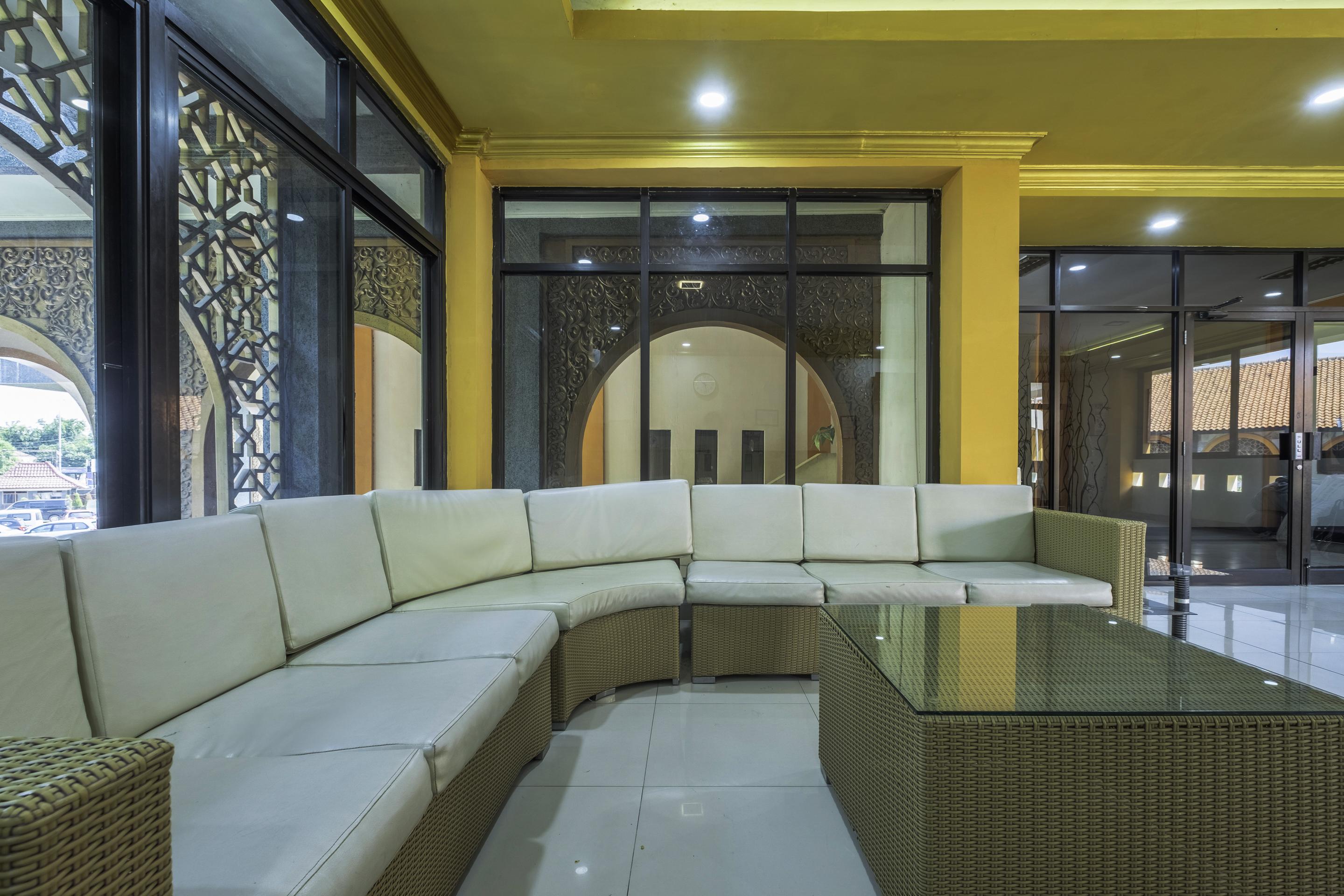 Oyo 2132 Pondok Avicenna Cirebon Exteriér fotografie